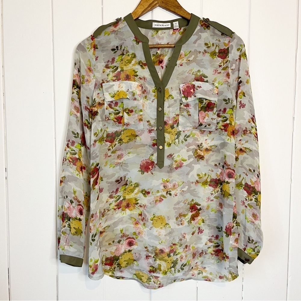 Hannah Sheer Camo Floral Blouse. Size Small.